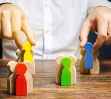 CRM 是行銷成果的核心槓桿：從「賣很多」到「買很多」，你怎麼選？